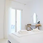 Senza's Cycladic In Marpissa , Páros