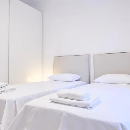 Senza's Cycladic In , Paros Márpissa