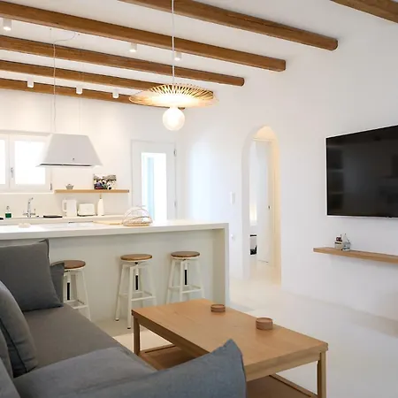 Senza's Cycladic In , Paros *