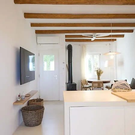 Senza's Cycladic In , Paros *