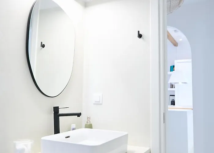 Senza's Cycladic In Marpissa , * Paro